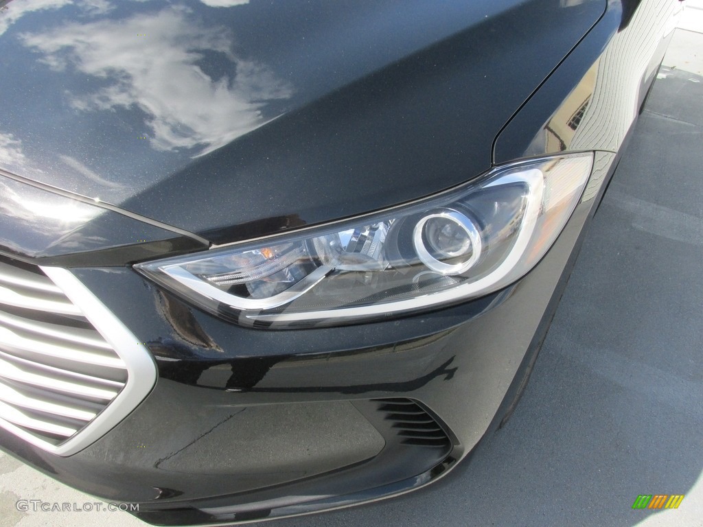 2017 Elantra SE - Black / Gray photo #9