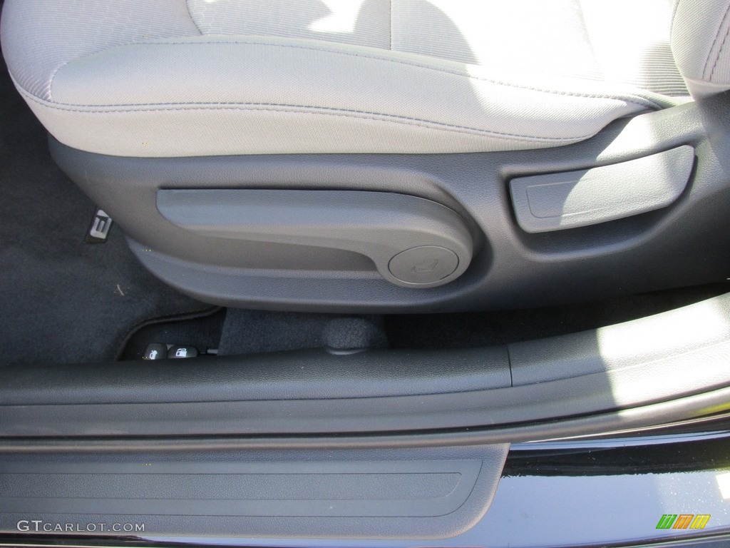 2017 Elantra SE - Black / Gray photo #22