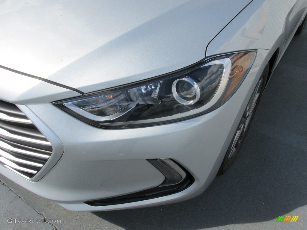 2017 Elantra SE - Silver / Gray photo #9