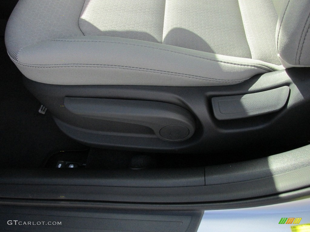 2017 Elantra SE - Silver / Gray photo #22