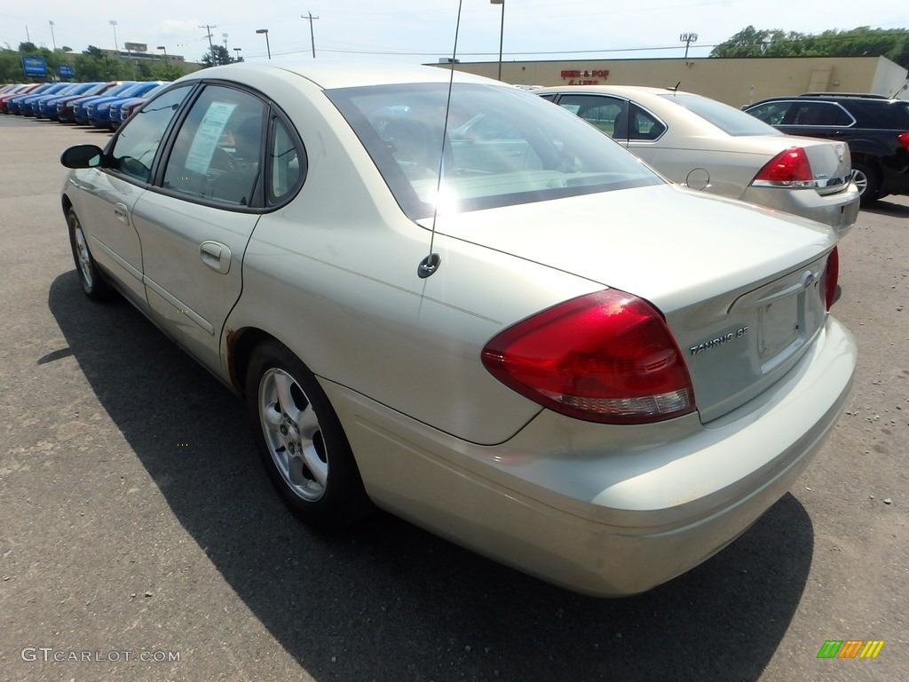 2004 Taurus SE Sedan - Arizona Beige Metallic / Medium Parchment photo #2