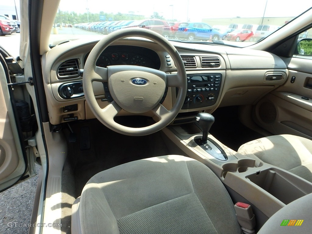 2004 Taurus SE Sedan - Arizona Beige Metallic / Medium Parchment photo #10