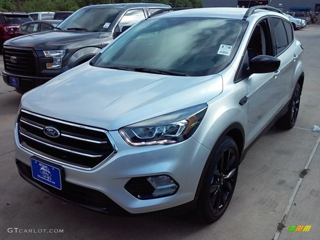 2017 Escape SE - Ingot Silver / Charcoal Black photo #3