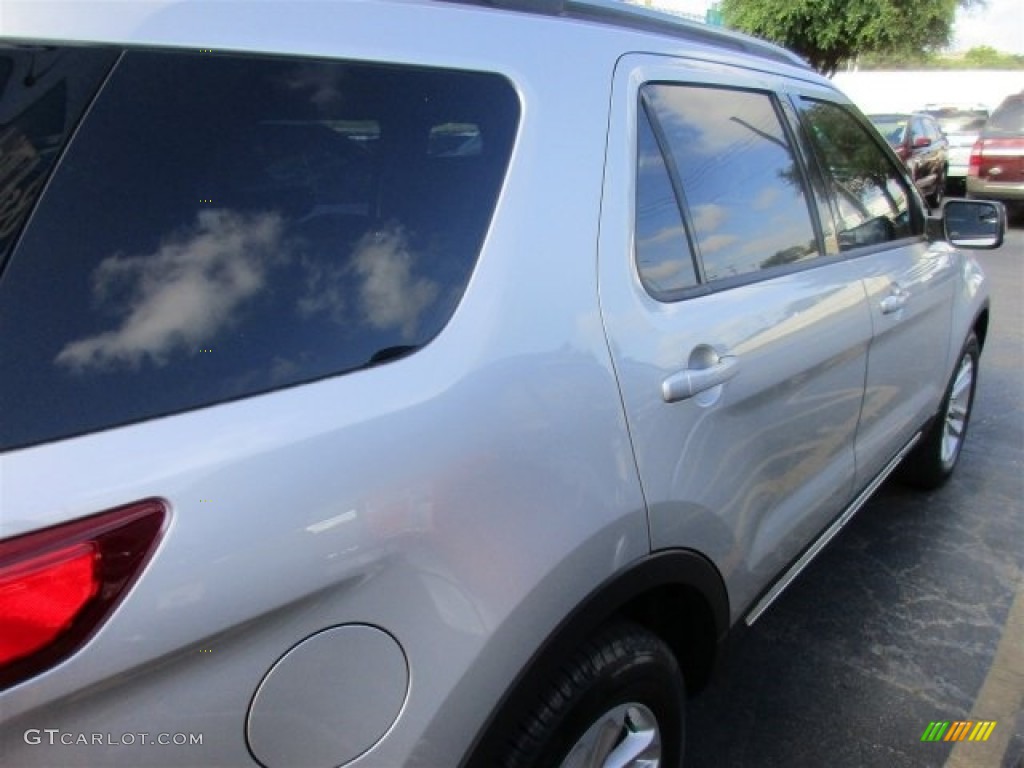 2016 Explorer XLT - Ingot Silver Metallic / Ebony Black photo #7
