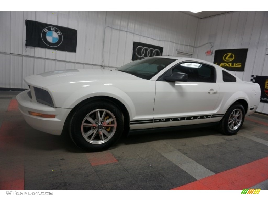 2005 Mustang V6 Premium Coupe - Performance White / Dark Charcoal photo #2