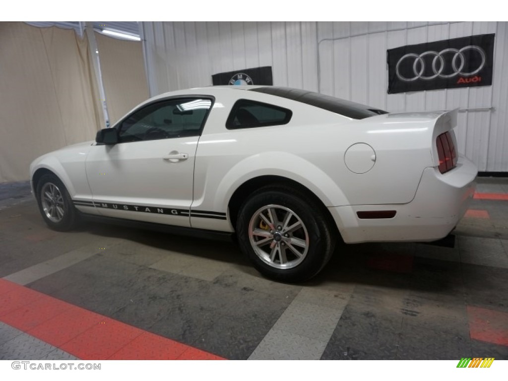 2005 Mustang V6 Premium Coupe - Performance White / Dark Charcoal photo #11