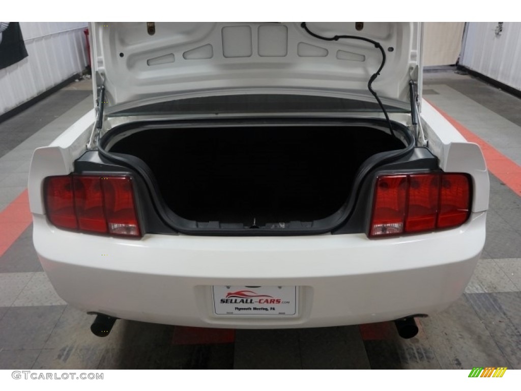 2005 Mustang V6 Premium Coupe - Performance White / Dark Charcoal photo #18