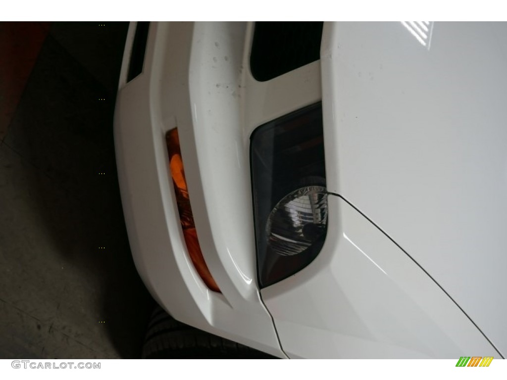 2005 Mustang V6 Premium Coupe - Performance White / Dark Charcoal photo #46