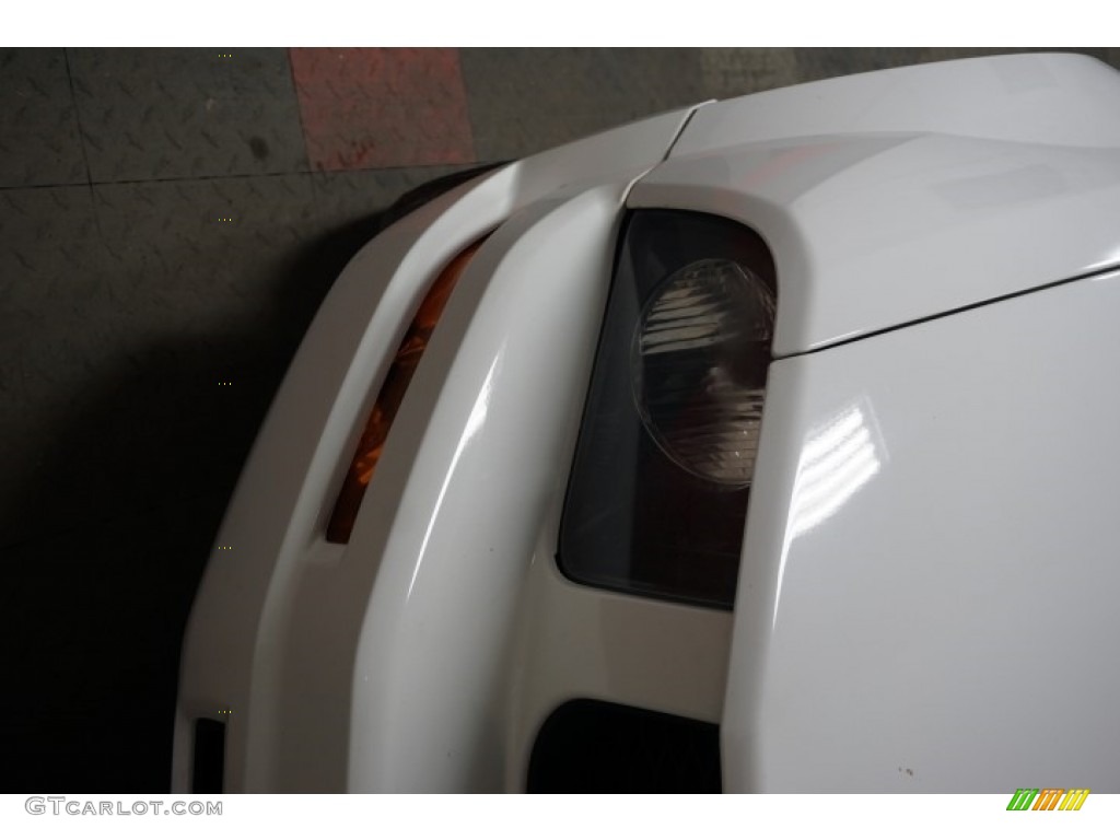 2005 Mustang V6 Premium Coupe - Performance White / Dark Charcoal photo #47