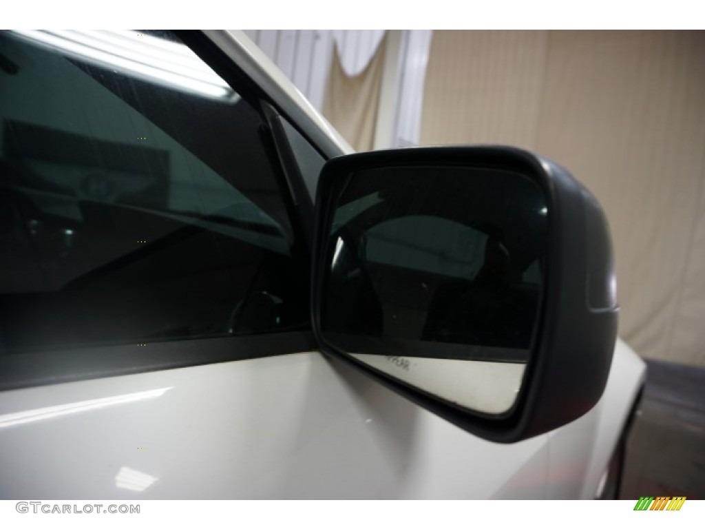 2005 Mustang V6 Premium Coupe - Performance White / Dark Charcoal photo #56