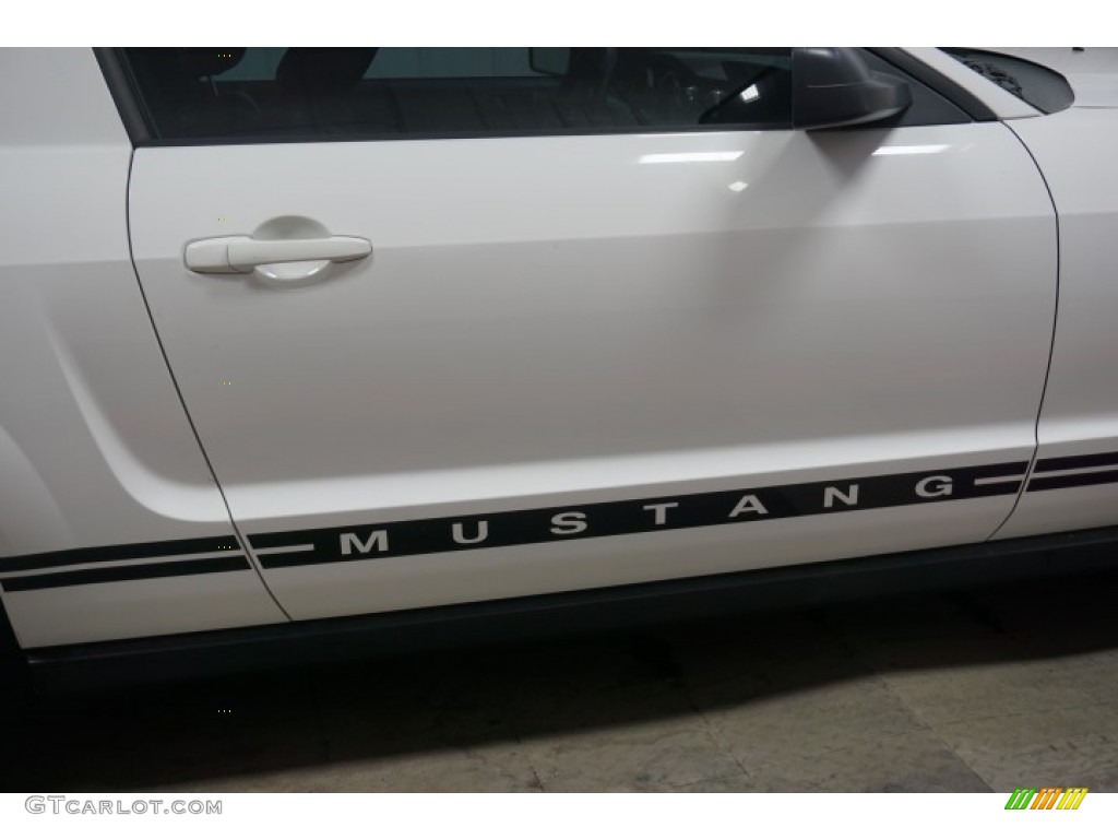 2005 Mustang V6 Premium Coupe - Performance White / Dark Charcoal photo #57