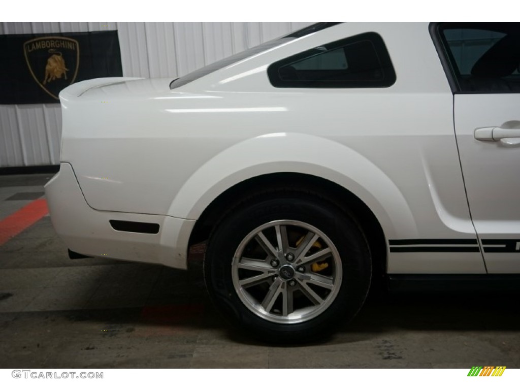2005 Mustang V6 Premium Coupe - Performance White / Dark Charcoal photo #58