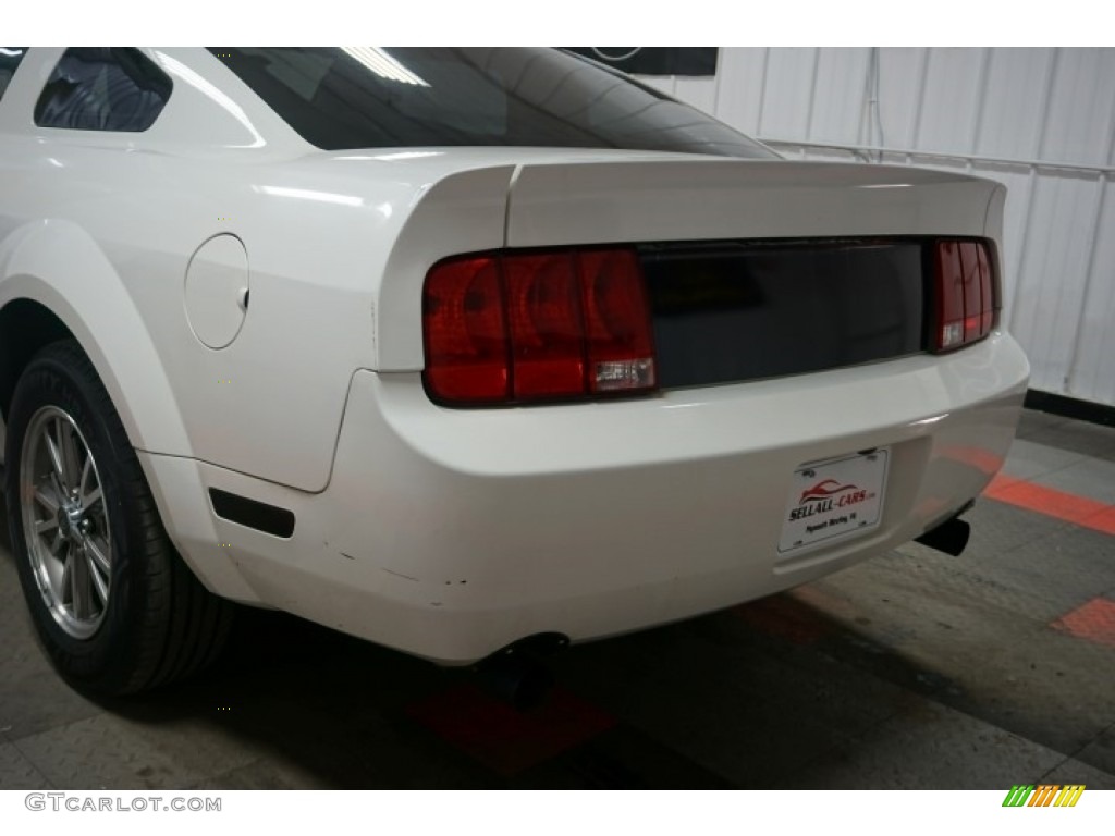 2005 Mustang V6 Premium Coupe - Performance White / Dark Charcoal photo #63
