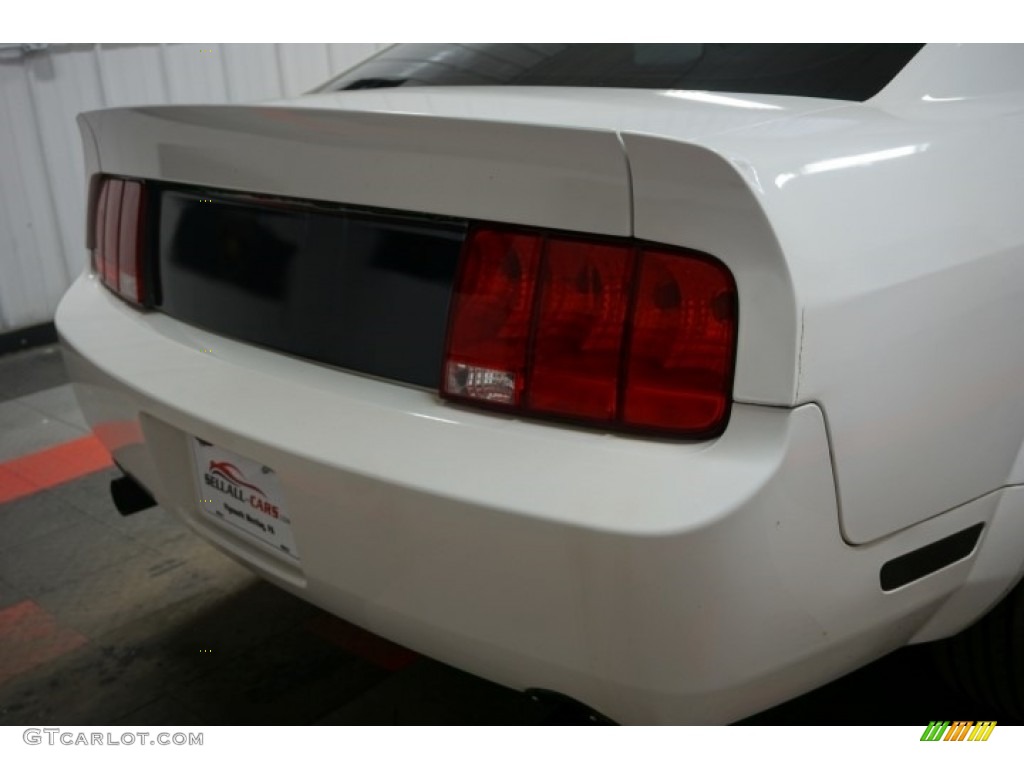 2005 Mustang V6 Premium Coupe - Performance White / Dark Charcoal photo #64