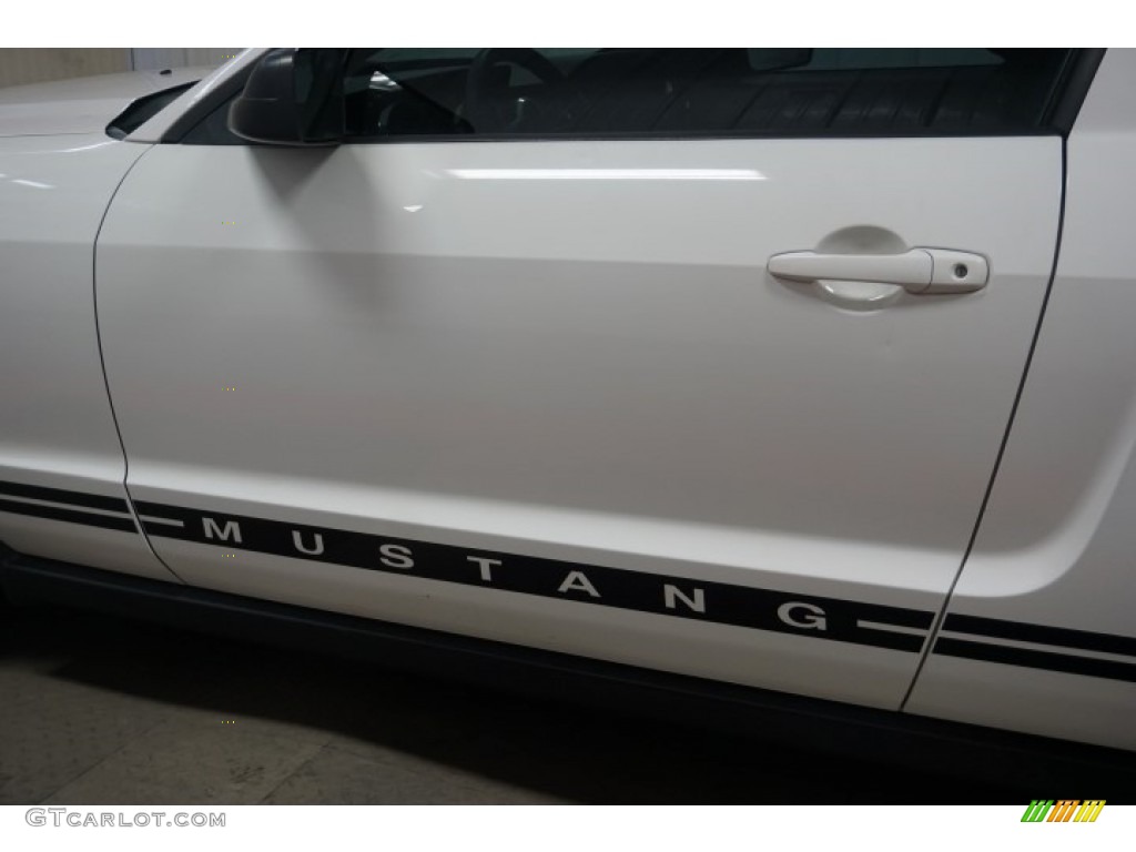 2005 Mustang V6 Premium Coupe - Performance White / Dark Charcoal photo #72