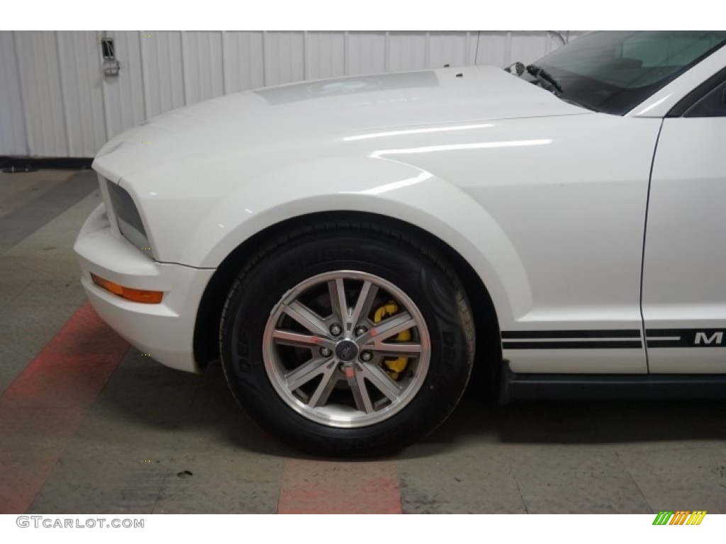 2005 Mustang V6 Premium Coupe - Performance White / Dark Charcoal photo #75