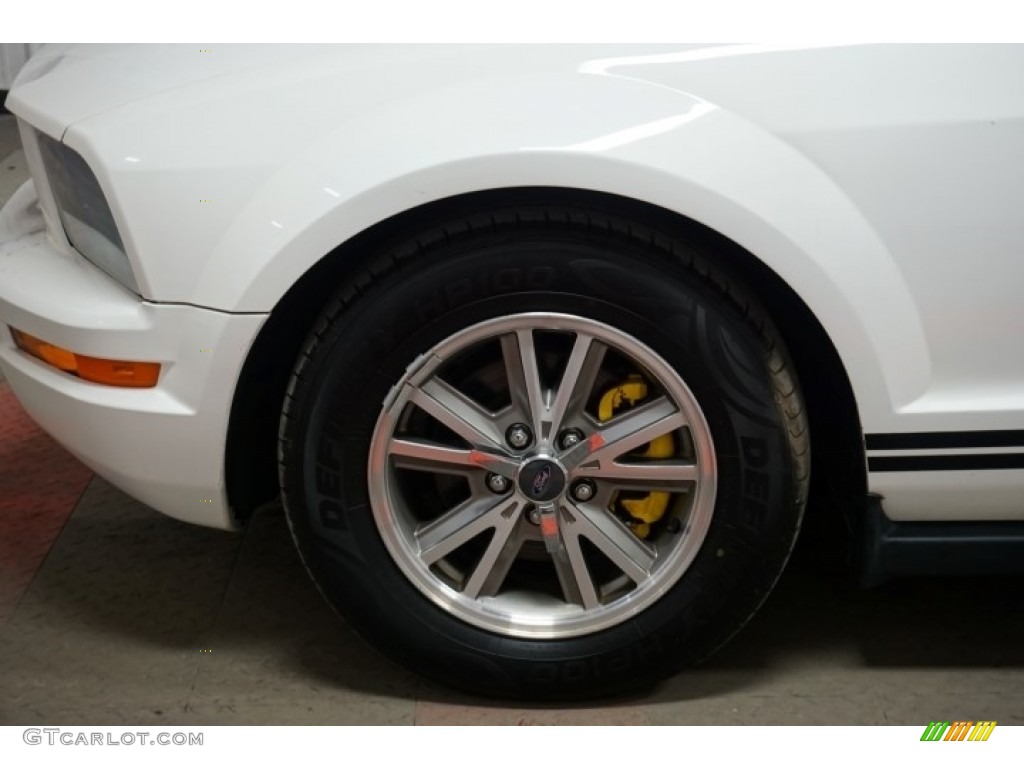 2005 Mustang V6 Premium Coupe - Performance White / Dark Charcoal photo #76