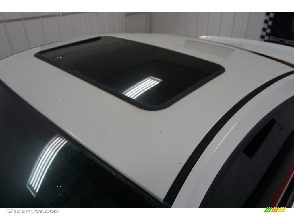2005 Mustang V6 Premium Coupe - Performance White / Dark Charcoal photo #79