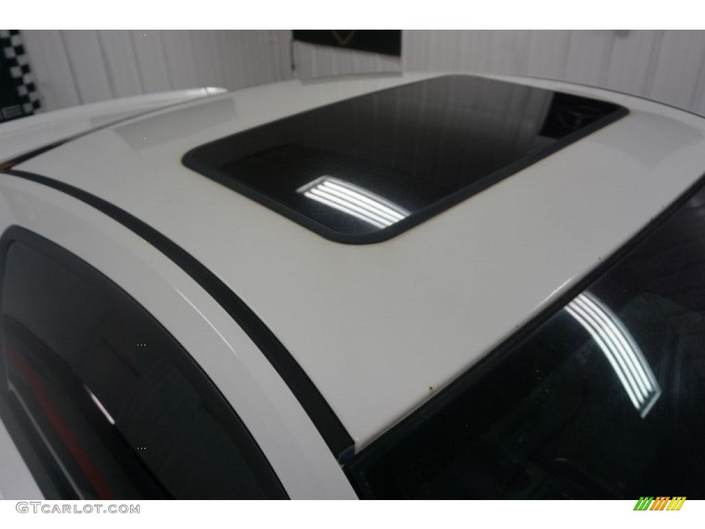2005 Mustang V6 Premium Coupe - Performance White / Dark Charcoal photo #85