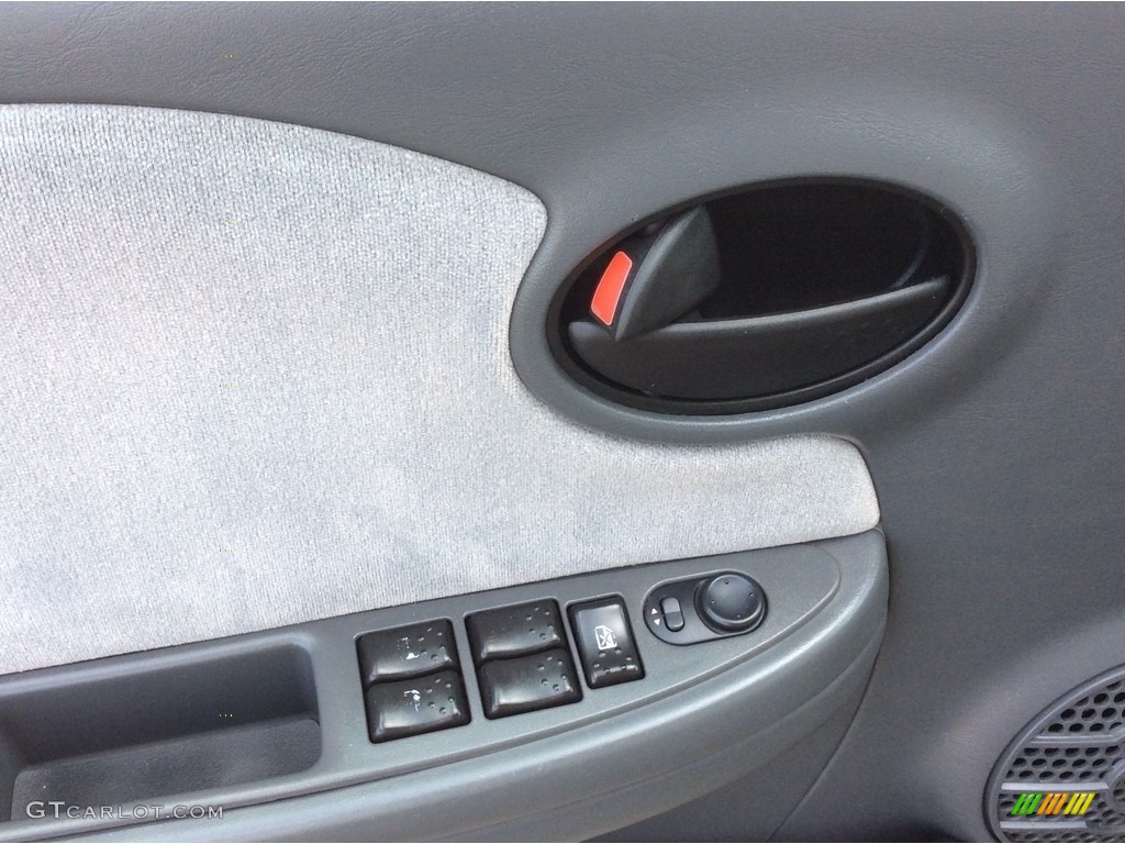 2006 ION 3 Sedan - Storm Gray / Gray photo #8