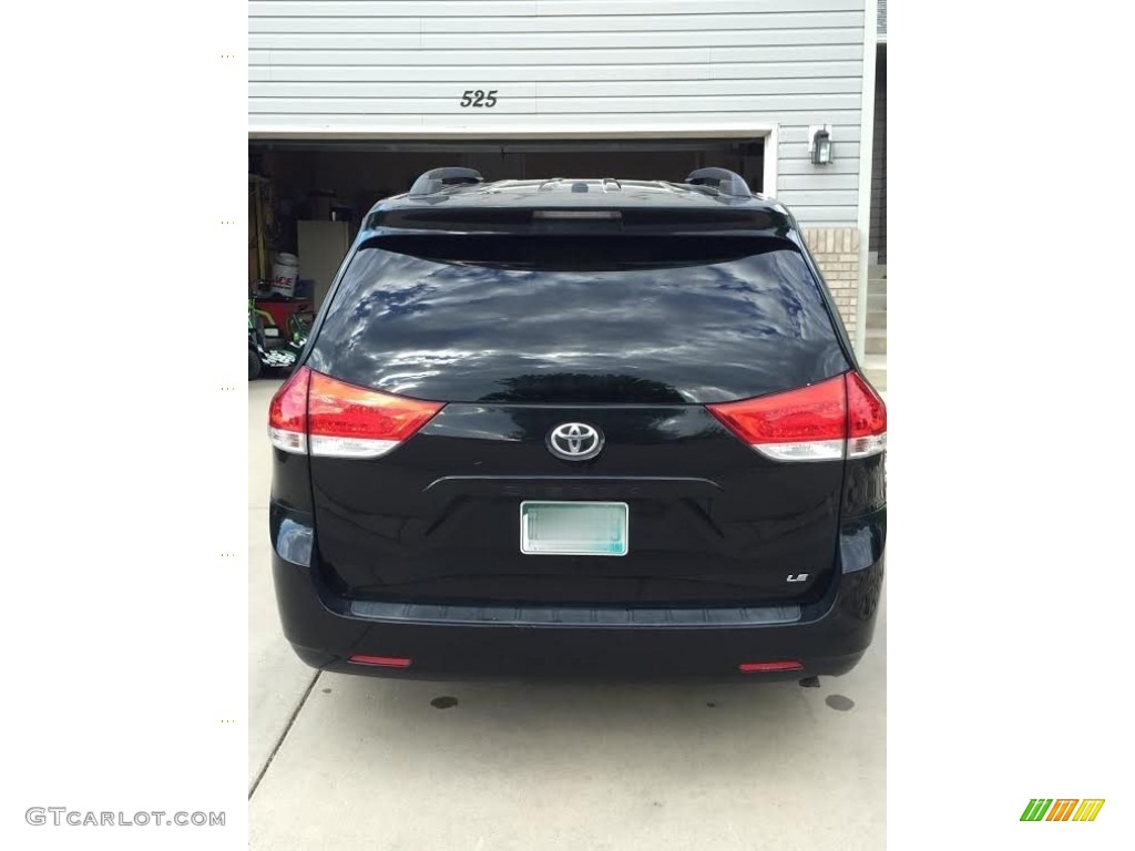 2011 Sienna LE - Black / Bisque photo #3