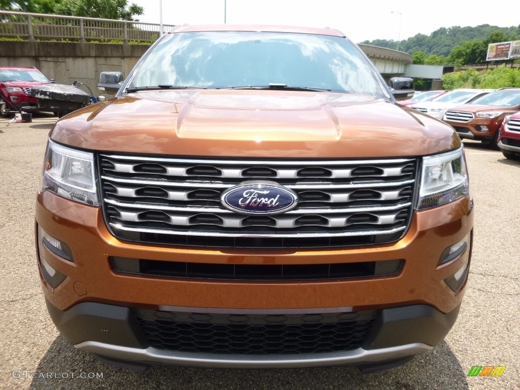 2017 Explorer XLT 4WD - Canyon Ridge / Ebony Black photo #7