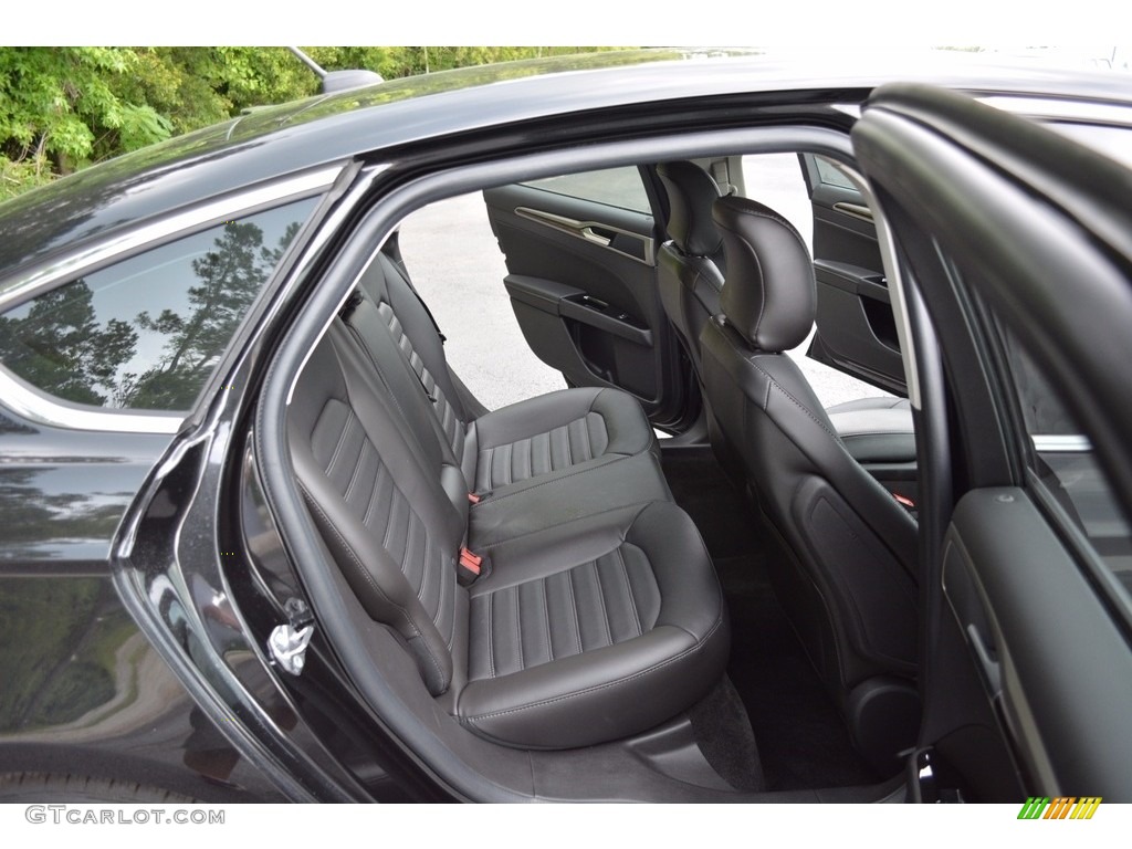 2015 Fusion SE - Tuxedo Black Metallic / Charcoal Black photo #25