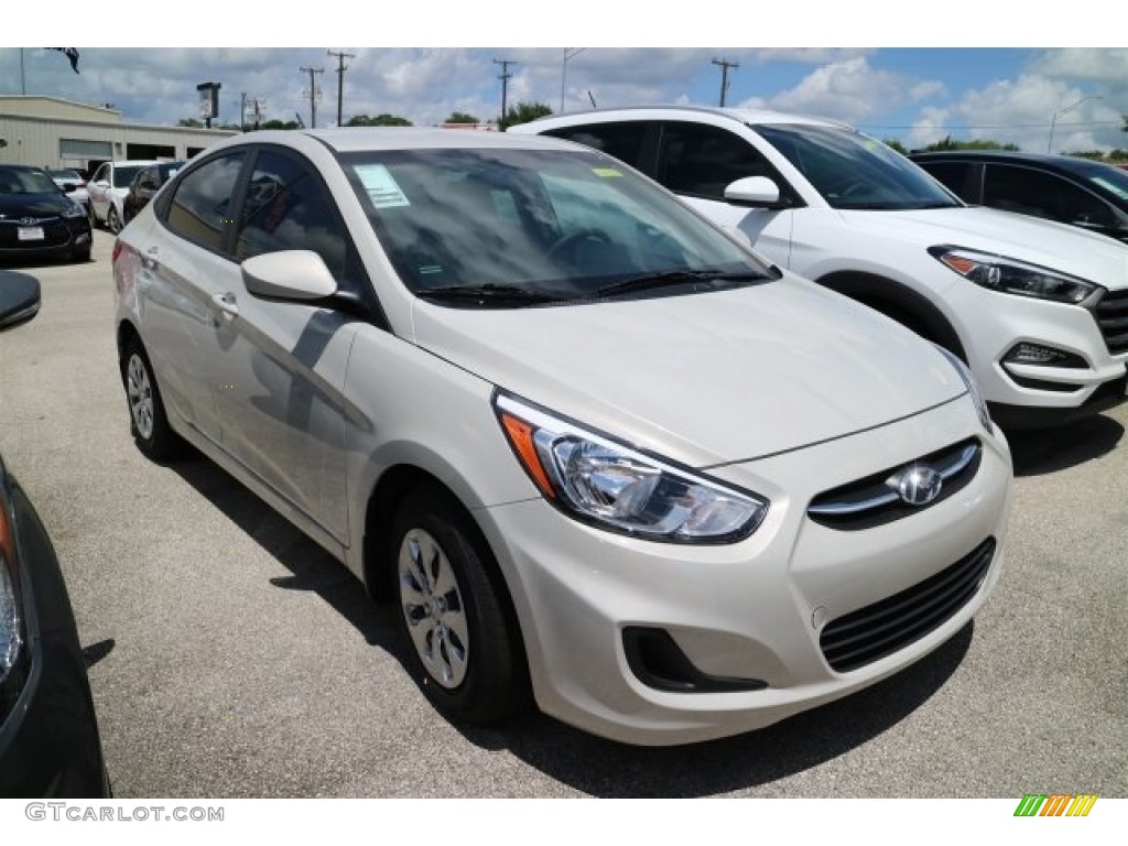 2016 Hyundai Accent SE Sedan Exterior Photos