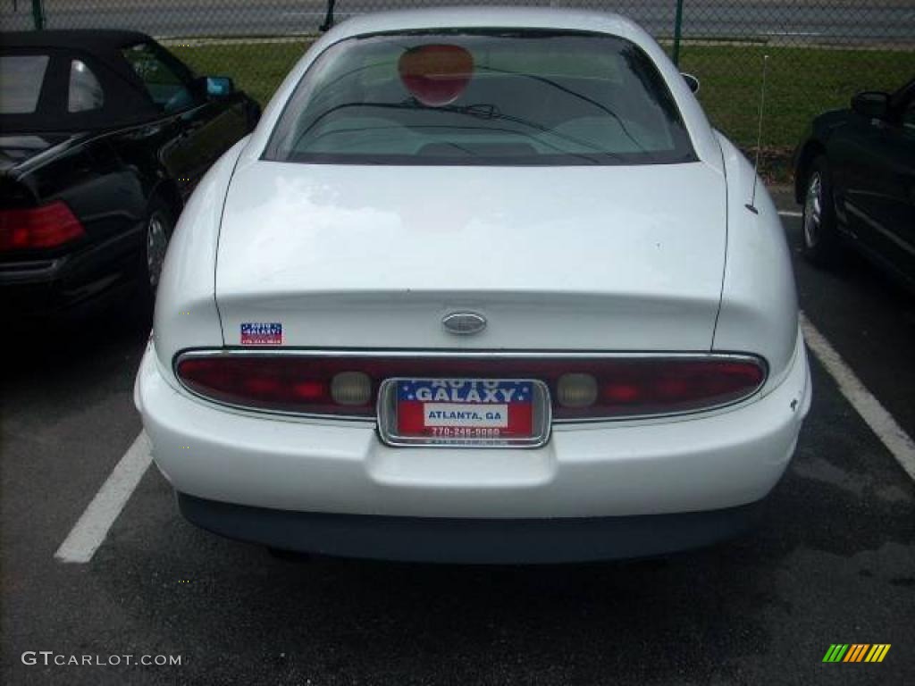 1996 Riviera Supercharged Coupe - Bright White / Adriatic Blue photo #3