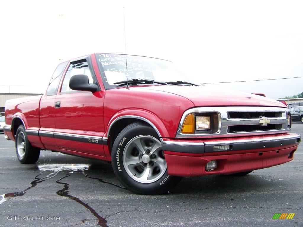 1996 S10 LS Extended Cab - Apple Red / Graphite photo #1