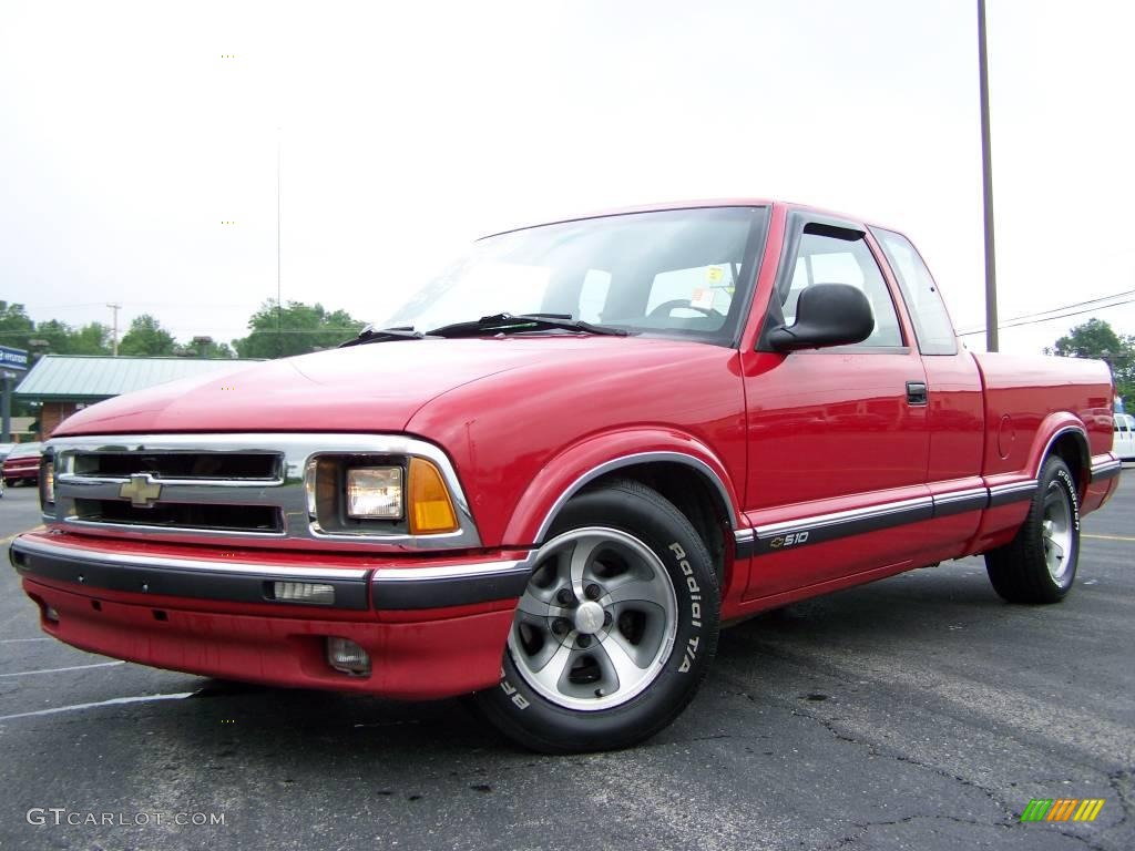 1996 S10 LS Extended Cab - Apple Red / Graphite photo #5