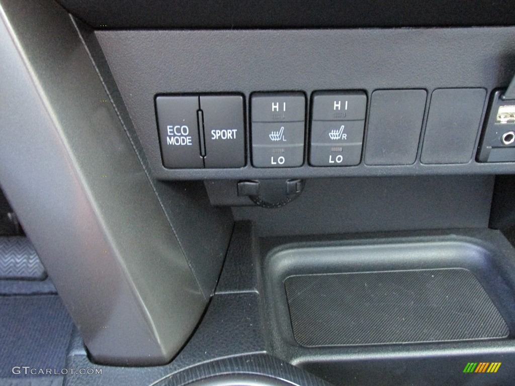 2016 Toyota RAV4 SE Controls Photo #114005146