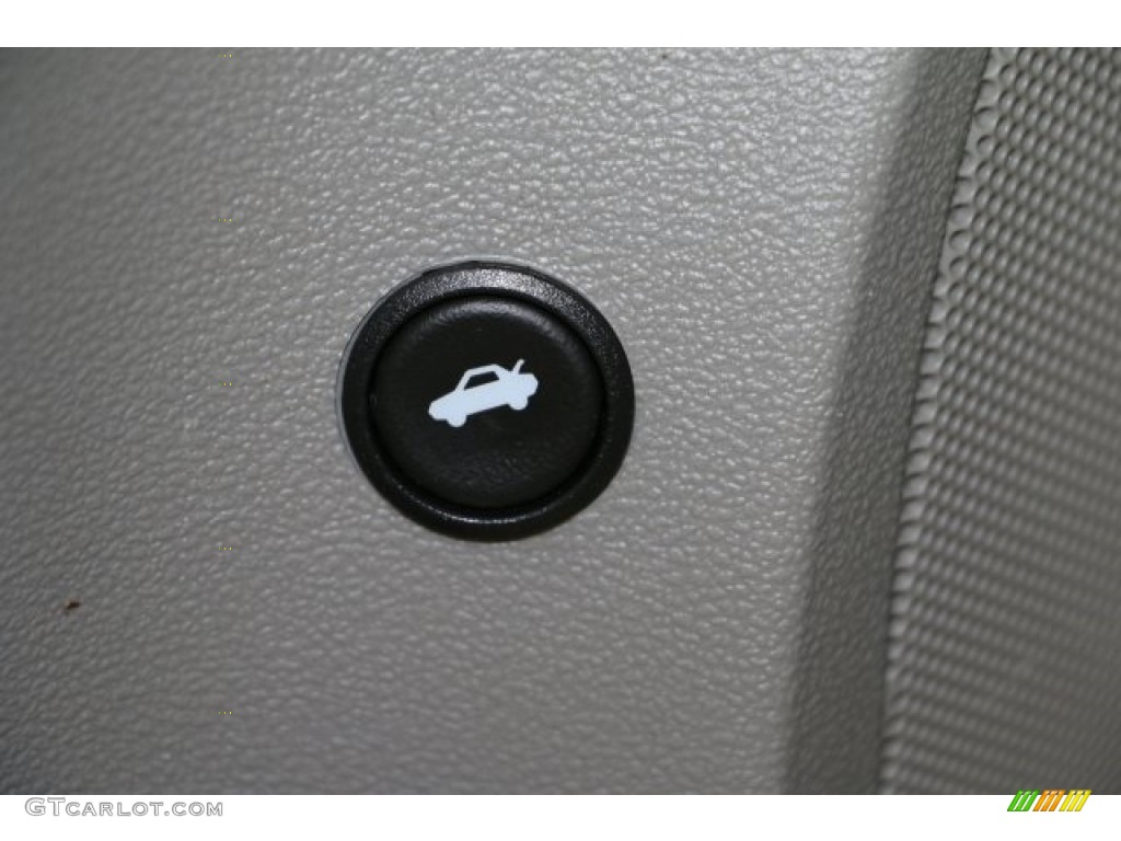 2007 Aura XE - Techno Gray Metallic / Gray photo #12