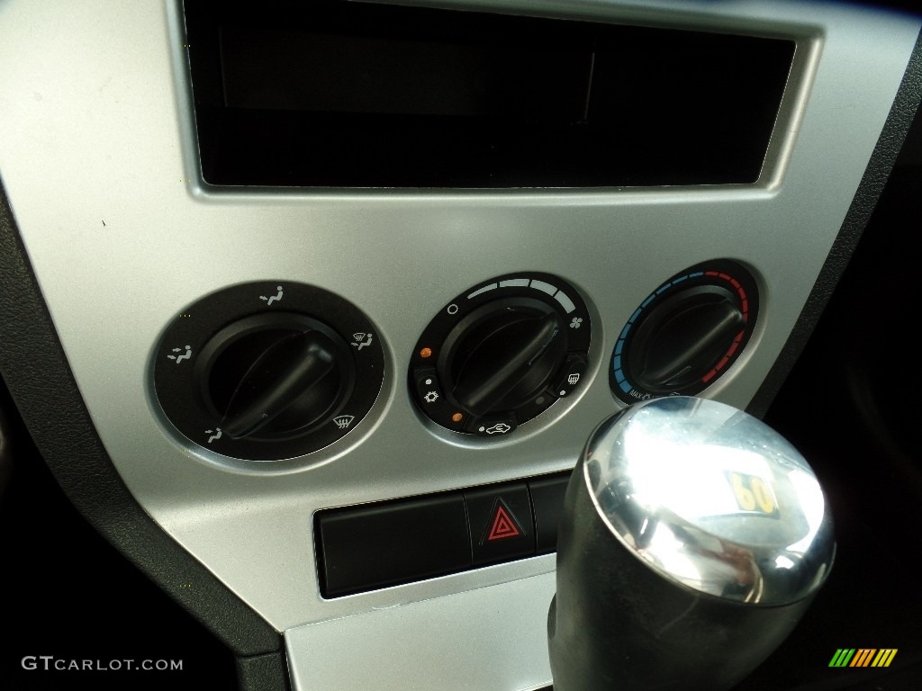 2009 Caliber SE - Bright Silver Metallic / Dark Slate Gray photo #21