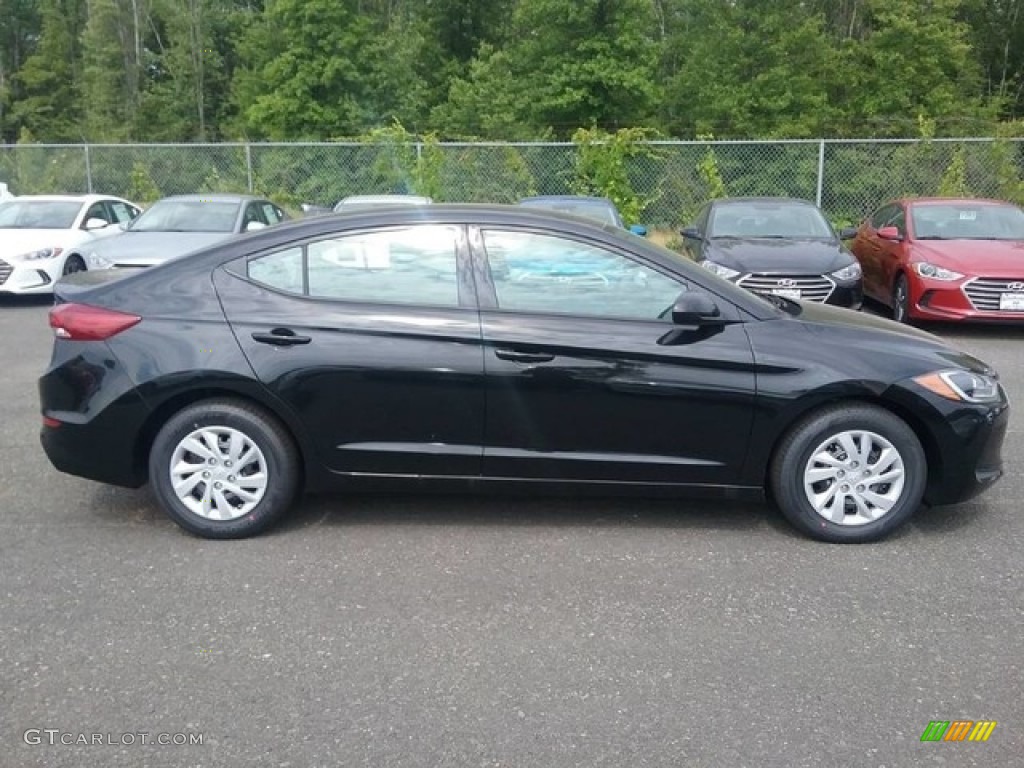 2017 Elantra SE - Black / Gray photo #2