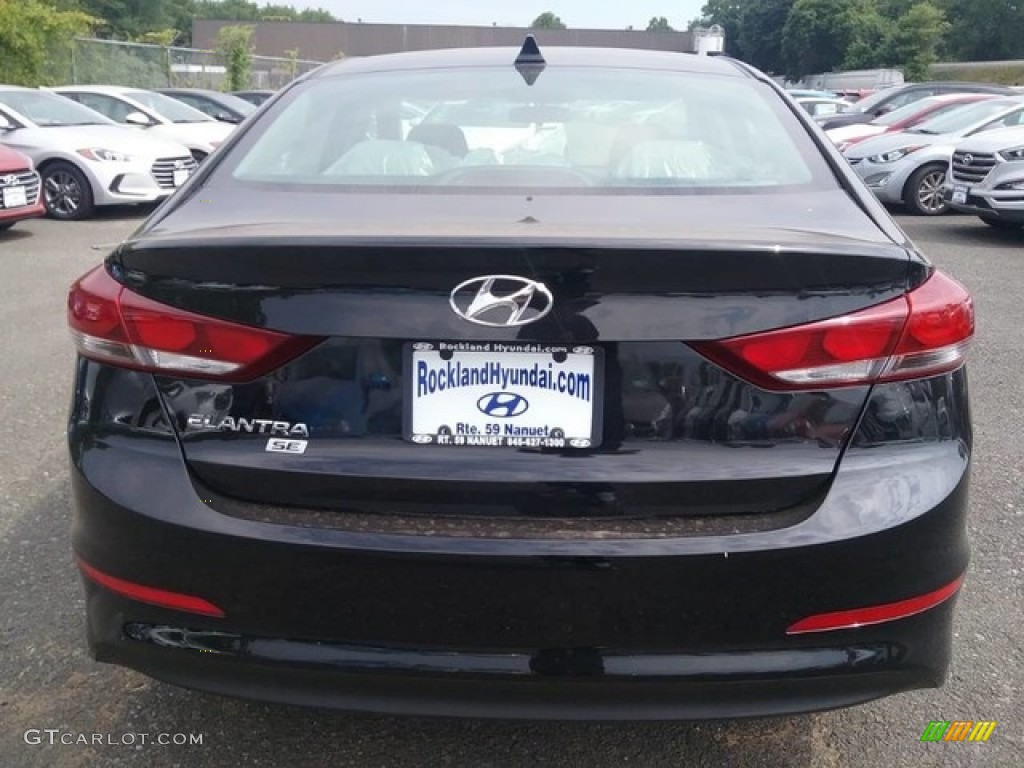 2017 Elantra SE - Black / Gray photo #3