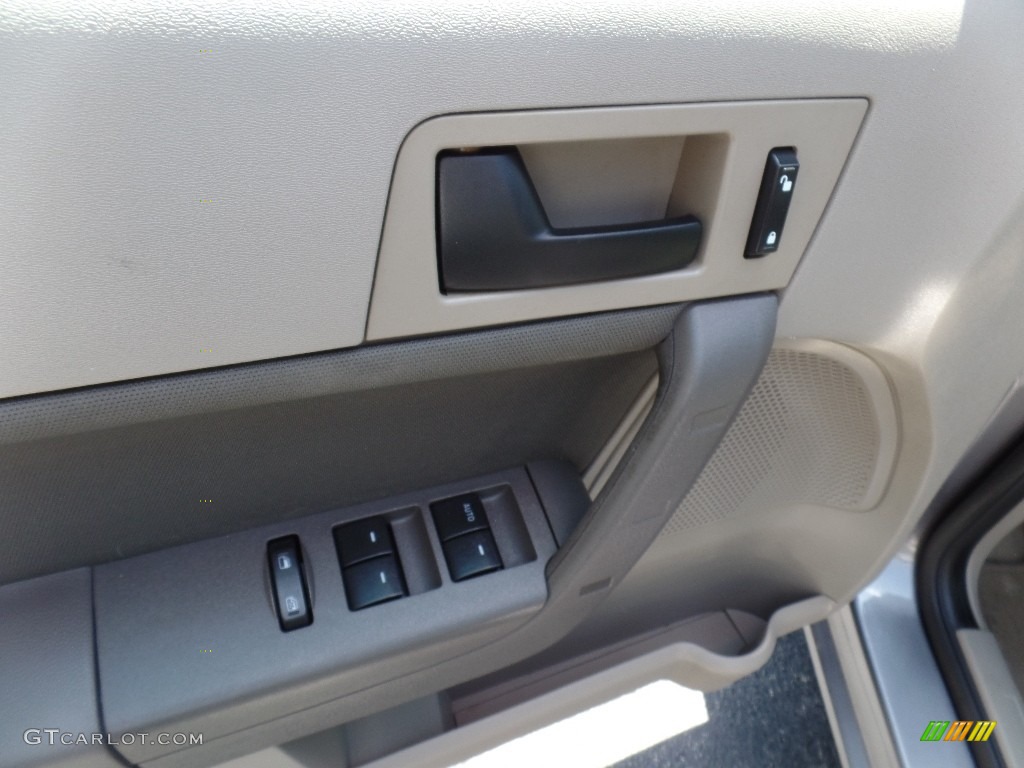 2011 Focus SE Sedan - Sterling Gray Metallic / Medium Stone photo #17