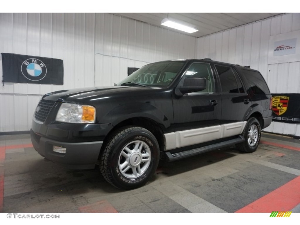 2003 Expedition XLT 4x4 - Black Clearcoat / Flint Grey photo #2