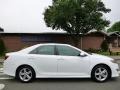 Super White - Camry SE Photo No. 6