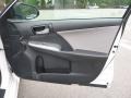 Super White - Camry SE Photo No. 16