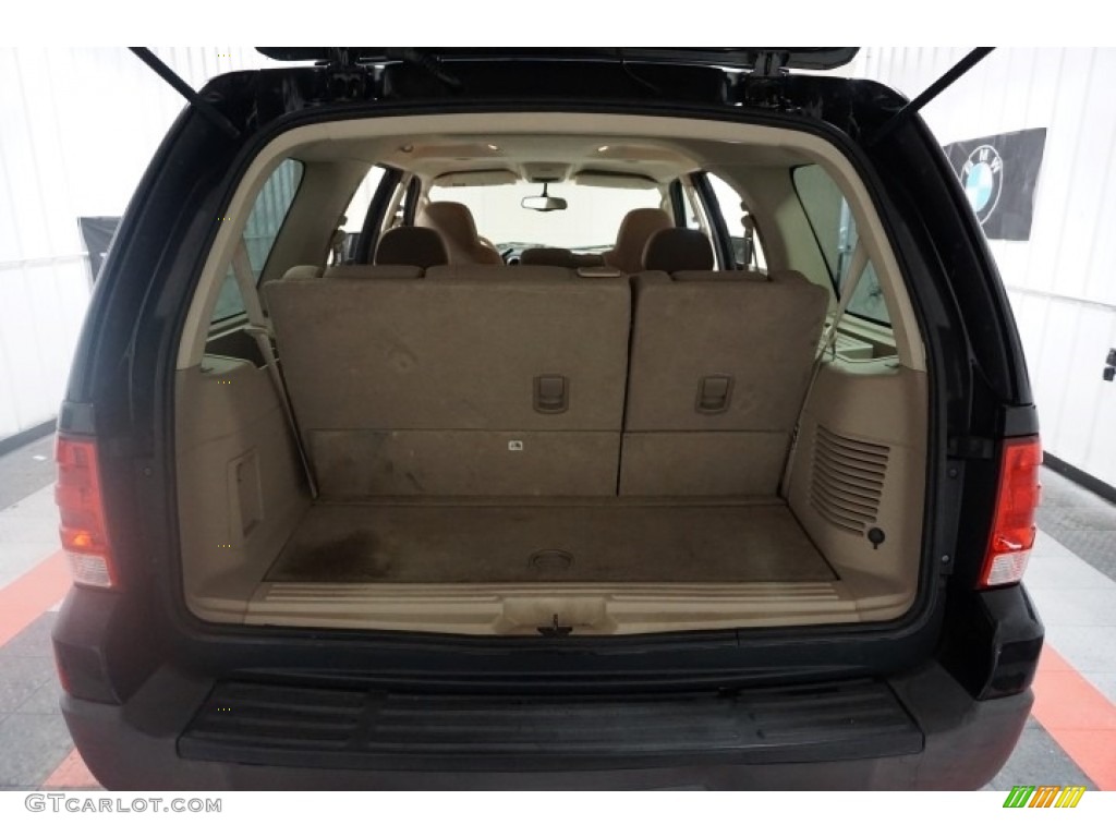 2003 Expedition XLT 4x4 - Black Clearcoat / Flint Grey photo #21