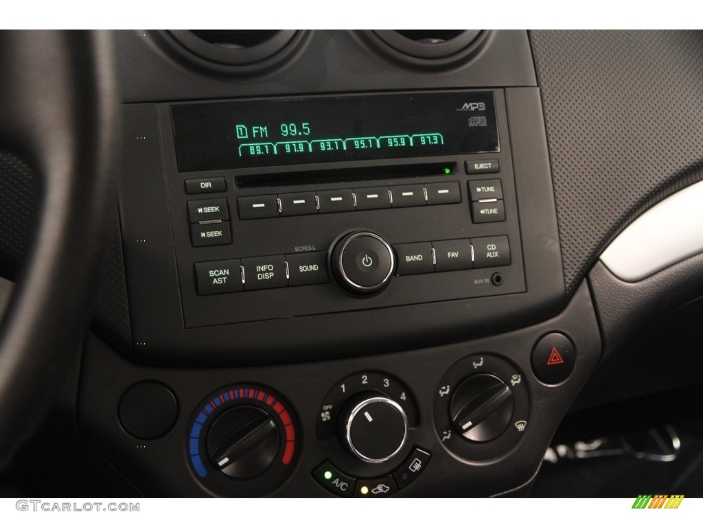 2010 Aveo LT Sedan - Summit White / Charcoal photo #9