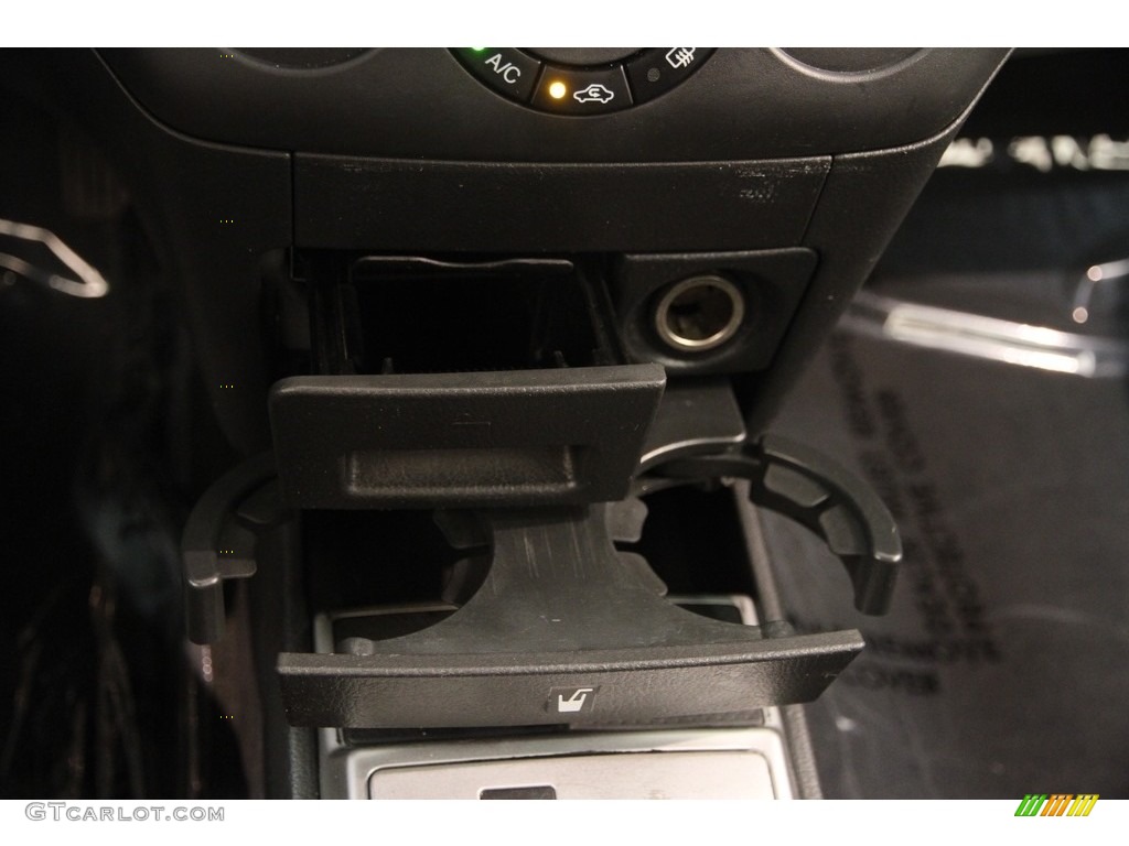 2010 Aveo LT Sedan - Summit White / Charcoal photo #10