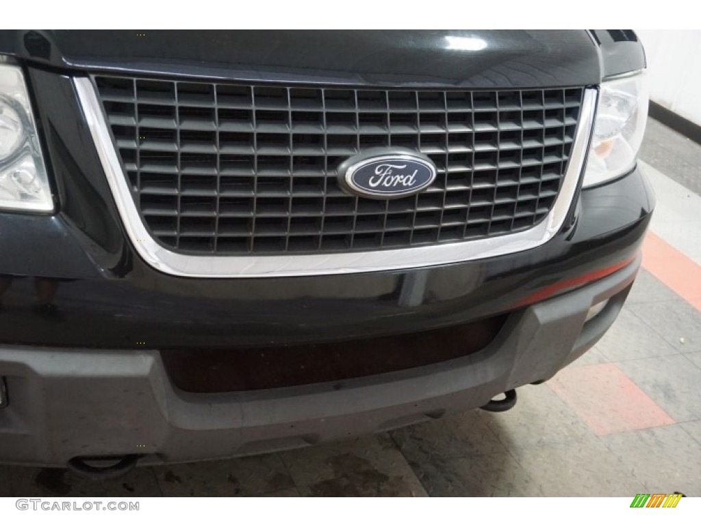 2003 Expedition XLT 4x4 - Black Clearcoat / Flint Grey photo #52