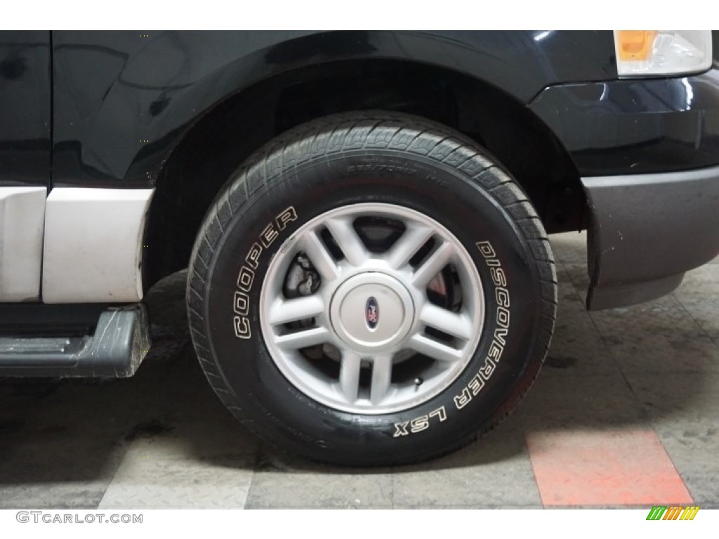 2003 Expedition XLT 4x4 - Black Clearcoat / Flint Grey photo #55