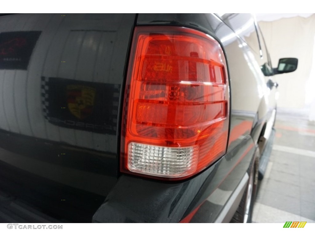 2003 Expedition XLT 4x4 - Black Clearcoat / Flint Grey photo #65