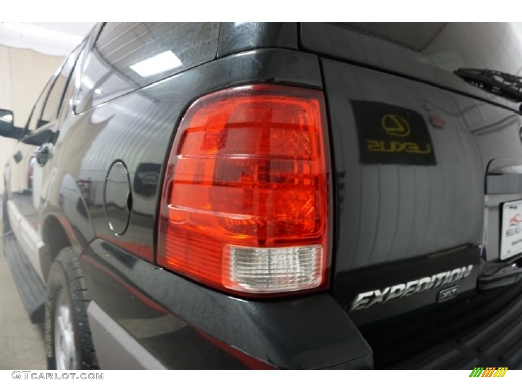 2003 Expedition XLT 4x4 - Black Clearcoat / Flint Grey photo #66