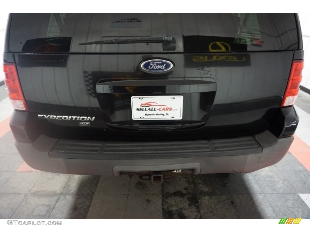 2003 Expedition XLT 4x4 - Black Clearcoat / Flint Grey photo #71