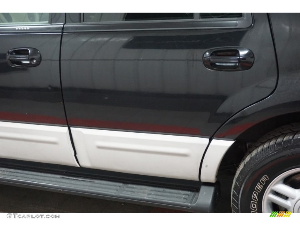 2003 Expedition XLT 4x4 - Black Clearcoat / Flint Grey photo #77