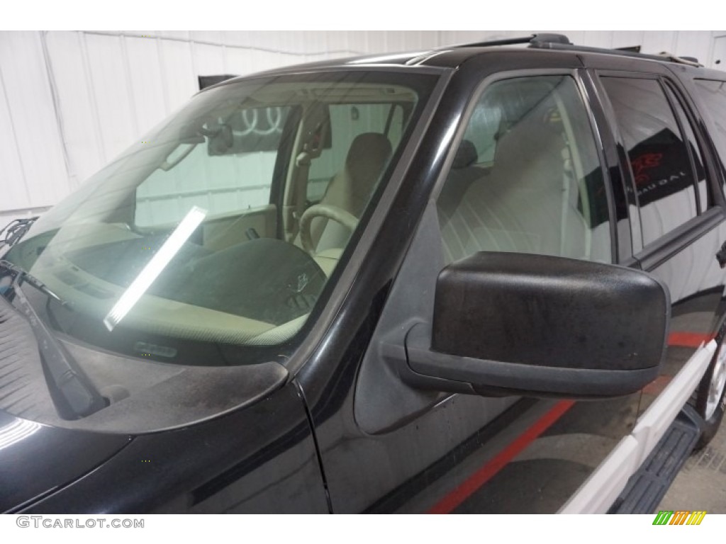 2003 Expedition XLT 4x4 - Black Clearcoat / Flint Grey photo #85